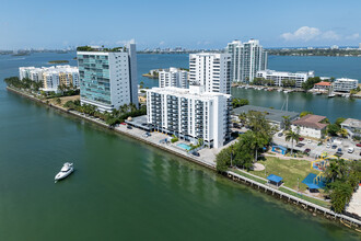 The Islander Club in North Bay Village, FL - Building Photo - Building Photo