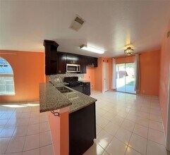 5005 Daymon Ct in Hutto, TX - Foto de edificio - Building Photo