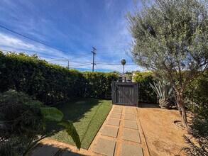 958 Camulos St in Los Angeles, CA - Foto de edificio - Building Photo