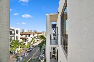 8265 NW 41st St in Doral, FL - Building Photo - Building Photo
