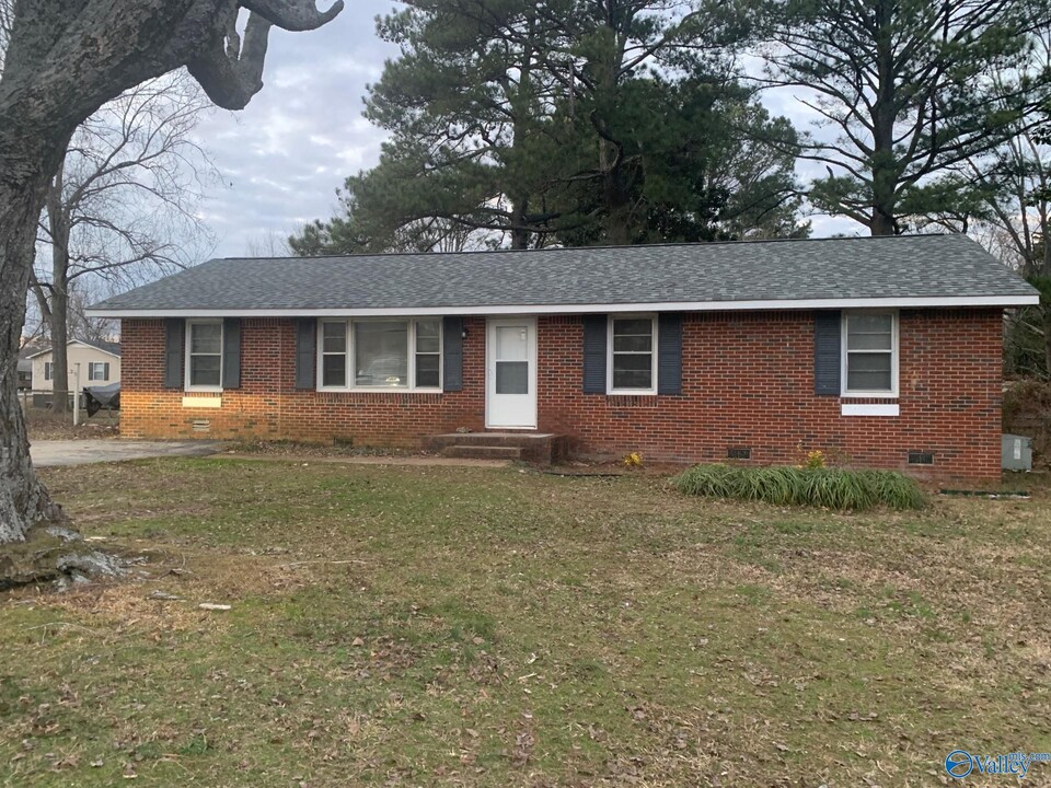 409 Suffield St in Athens, AL - Building Photo