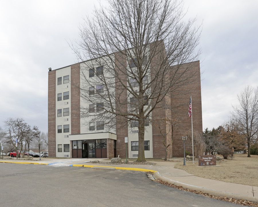 Vantage Point Apartments in Wellington, KS - Building Photo