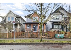 17394-17392 2 Ave in Surrey, BC - Building Photo - Building Photo