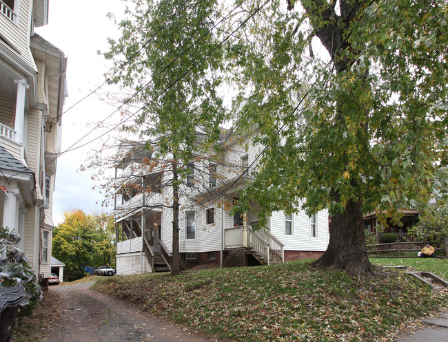 326 Chestnut St in New Britain, CT - Foto de edificio - Building Photo