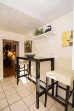 79 Chestnut St, Unit 1B in Brookline, MA - Foto de edificio - Building Photo