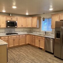 1444 NW Canyon Dr in Redmond, OR - Building Photo - Building Photo