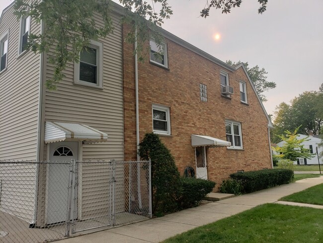 3355 N Ottawa Ave, Unit 2 in Chicago, IL - Building Photo - Building Photo