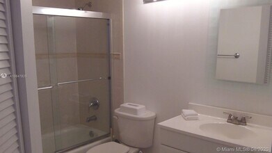 19501 E Country Club Dr, Unit 9-104 in Miami, FL - Building Photo - Building Photo