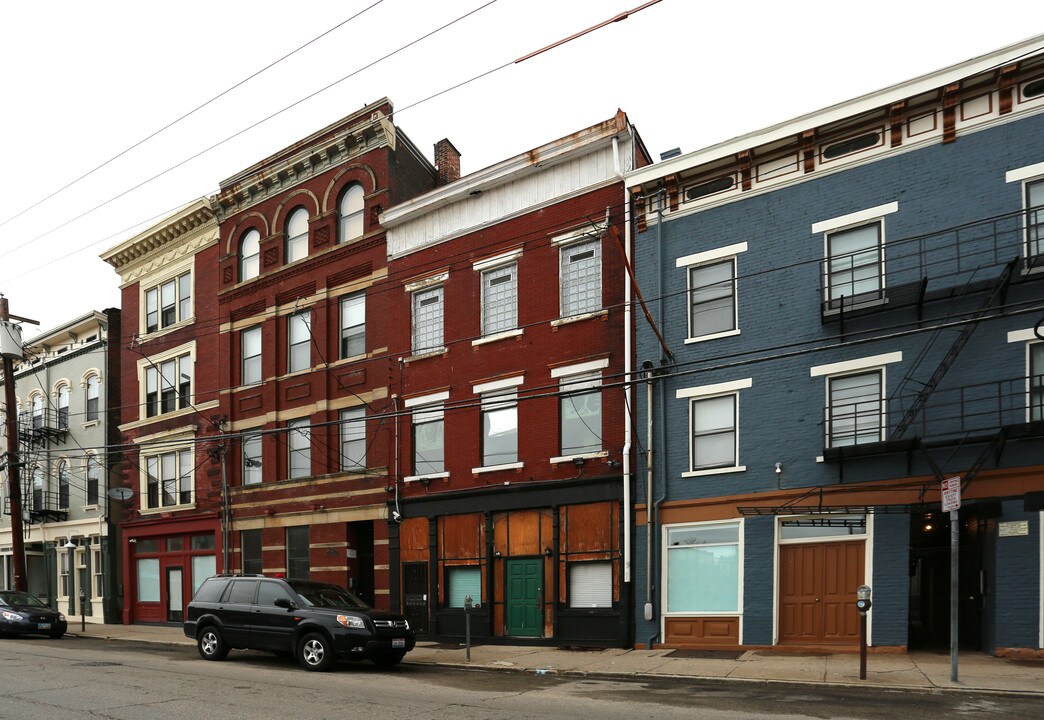 1408 Walnut St in Cincinnati, OH - Building Photo