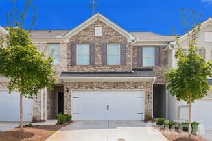 1452 Silver Charm Ln in Lawrenceville, GA - Building Photo