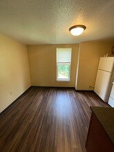 327 W 4th St in Duluth, MN - Foto de edificio - Building Photo