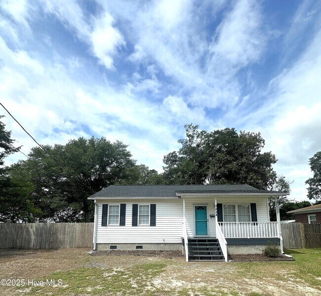 property at 2424 Louisiana St