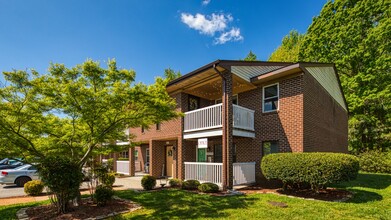 Poquoson Place Apartments in Poquoson, VA - Building Photo - Building Photo