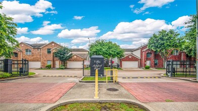 3746 W Ashford Villa Ln in Houston, TX - Building Photo - Building Photo