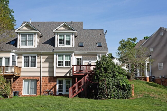 property at 2384 Ravenswood Ct