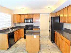 7010 W Oraibi Dr in Glendale, AZ - Building Photo - Building Photo
