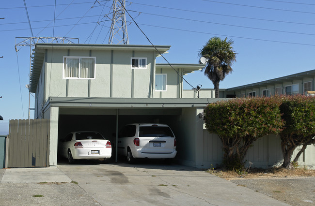 2021 Stanton Ave in San Pablo, CA - Foto de edificio - Building Photo