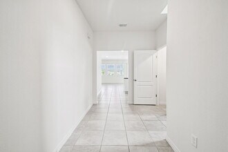 7853 Oak Reflection Lp in Davenport, FL - Building Photo - Building Photo