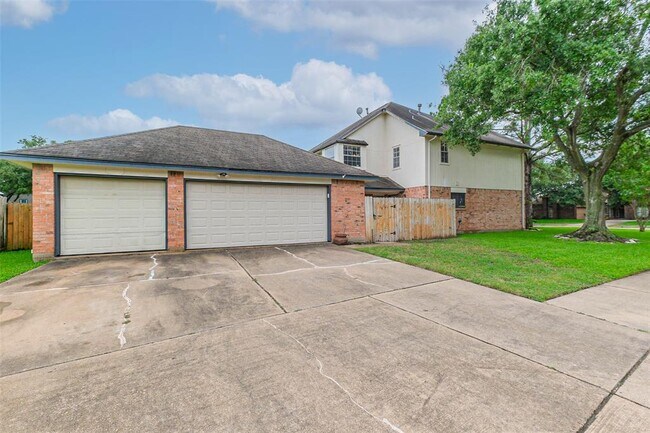 10218 Hedge Way Dr in Houston, TX - Building Photo - Building Photo