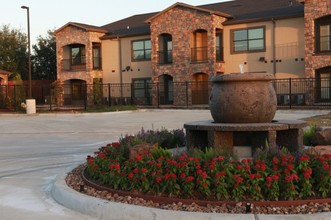 The Avalon 55+ Active Senior in Katy, TX - Foto de edificio - Building Photo