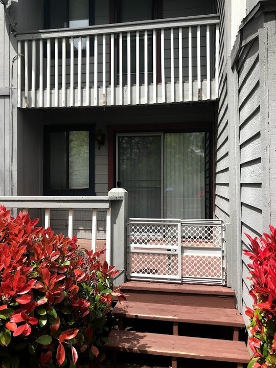 207 New York Ranch Rd in Jackson, CA - Building Photo