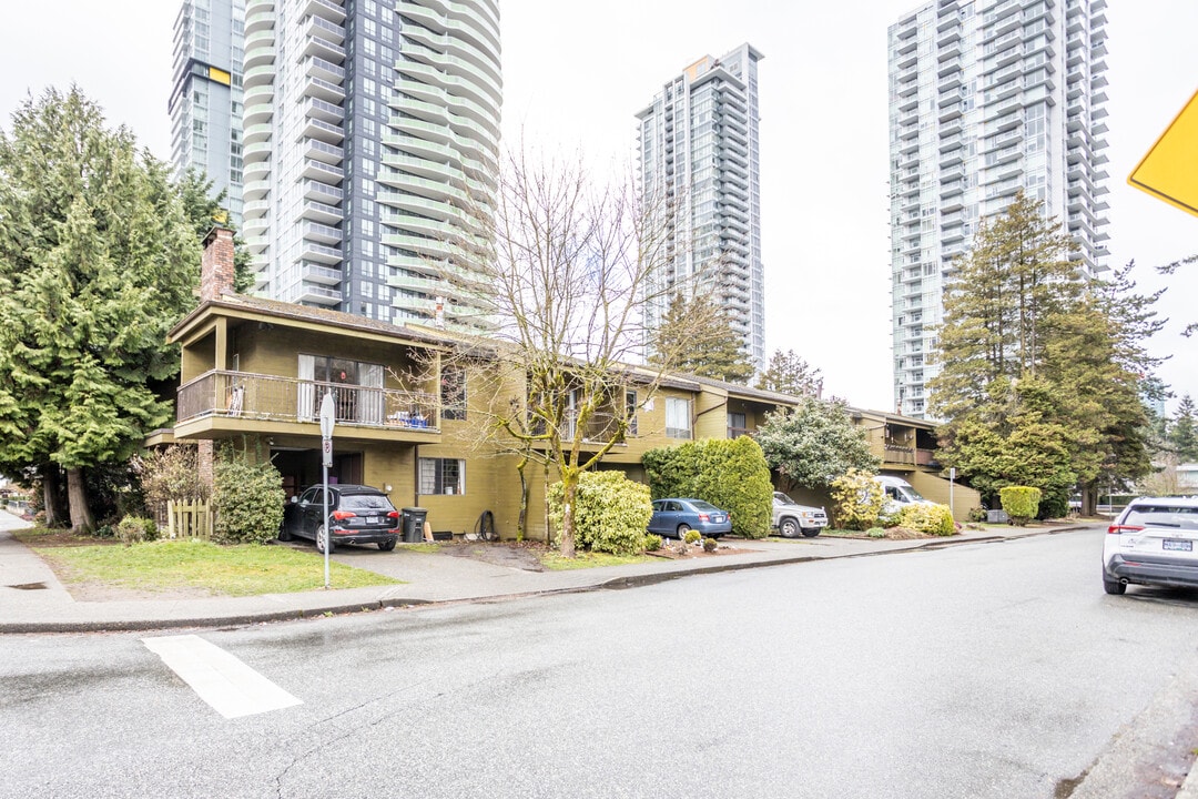 6570 Dunblane Av in Burnaby, BC - Building Photo