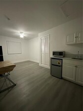 3318 NW 19th Ave-Unit -B in Miami, FL - Building Photo - Building Photo