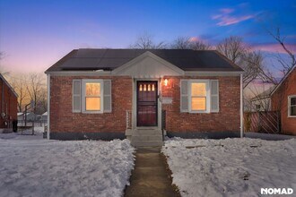 1015 W Indian Trail in Louisville, KY - Building Photo - Building Photo