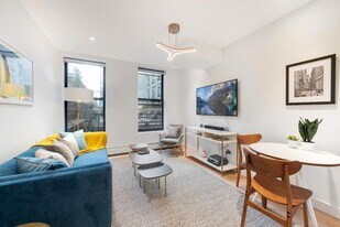 503 W 22nd St in New York, NY - Building Photo