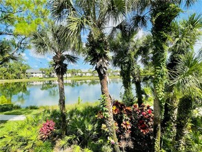 153 Gabriel Cir in Naples, FL - Foto de edificio - Building Photo