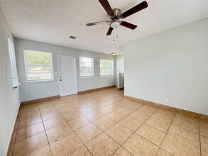 2525 N 23rd Ave in Hollywood, FL - Building Photo - Building Photo