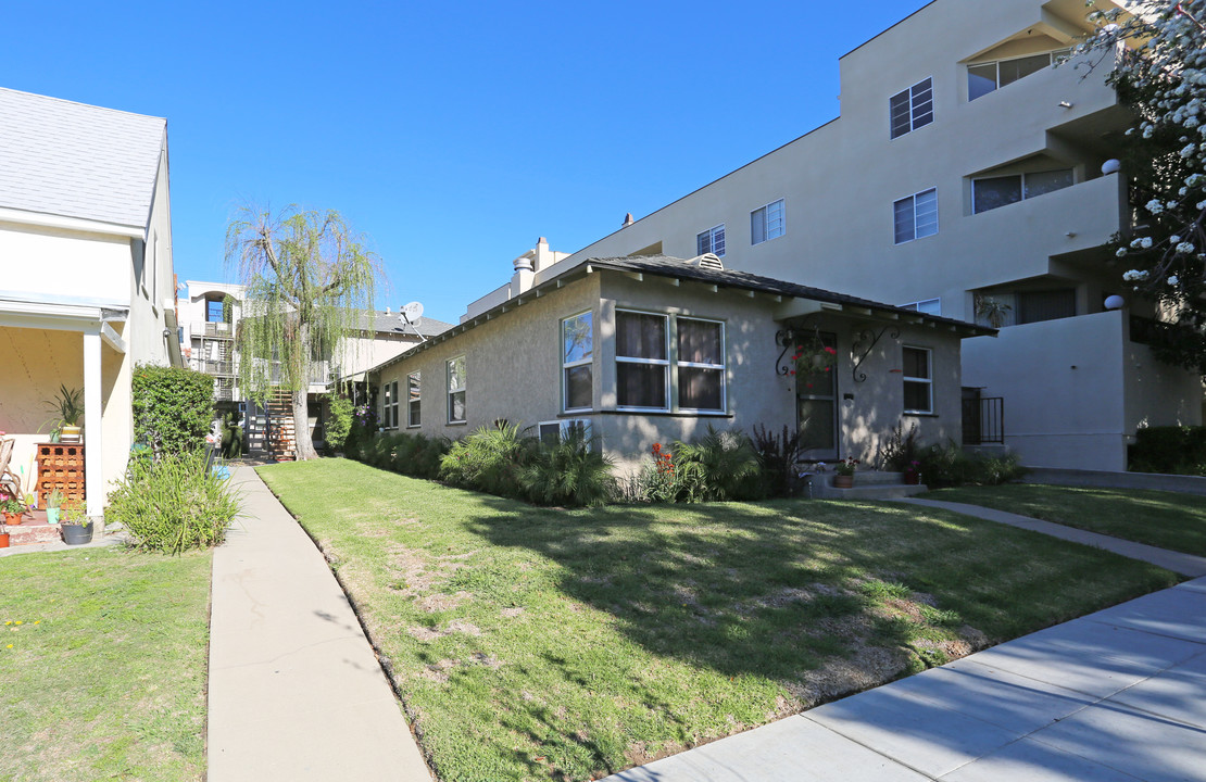 607 E Palm Ave in Burbank, CA - Foto de edificio