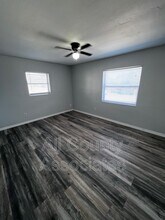 7154 Holiday Dr in Spring Hill, FL - Building Photo - Building Photo