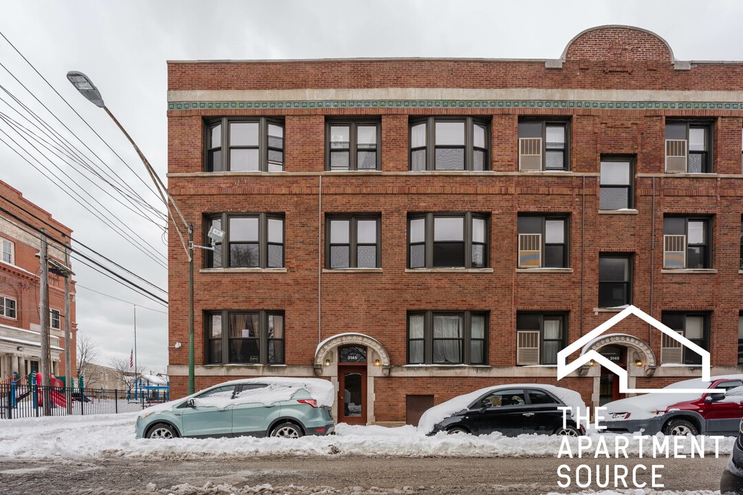 3149 W Medill Ave, Unit 2 in Chicago, IL - Foto de edificio