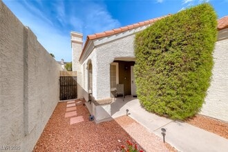 9832 Cactus View Ave in Las Vegas, NV - Building Photo - Building Photo
