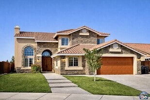 1186 Whitney Way in El Centro, CA - Building Photo