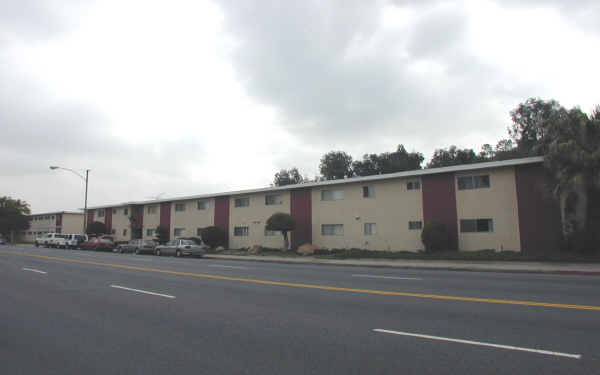 Riverside Apartments in Riverside, CA - Foto de edificio - Building Photo