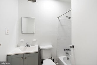 864 N 42nd St in Philadelphia, PA - Foto de edificio - Building Photo