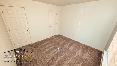 2815 Flint Hills Dr in Bakersfield, CA - Building Photo - Building Photo