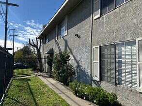 11471 Bessemer St, Unit 3 in Los Angeles, CA - Building Photo - Building Photo