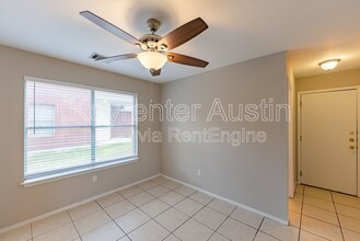 1624 W Pflugerville Pkwy in Round Rock, TX - Building Photo - Building Photo