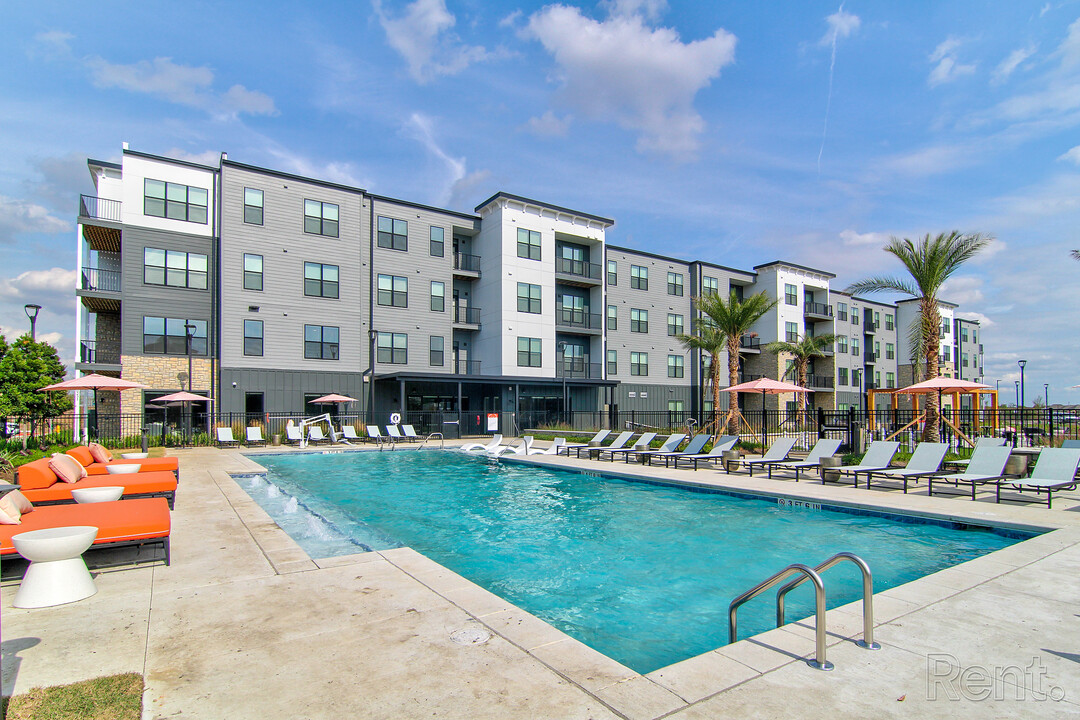 Bend on Bluebonnet in Baton Rouge, LA - Building Photo