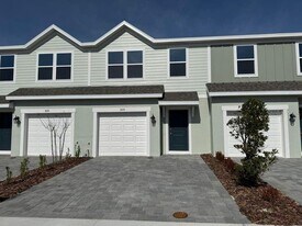 3035 Jessamine Dr in Tavares, FL - Building Photo