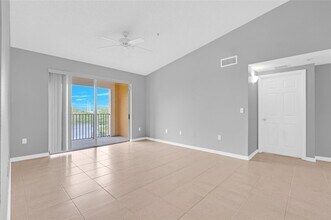 2120 W Preserve Way, Unit 306 in Miramar, FL - Building Photo - Building Photo