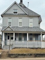 737 17th St, Unit 1 in Rock Island, IL - Building Photo