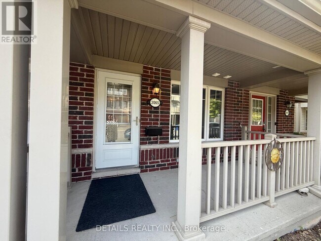 2065 Madrid Ave in Ottawa, ON - Building Photo - Building Photo