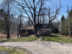 12399 Shue Ct in Glen Rock, PA - Building Photo - Building Photo