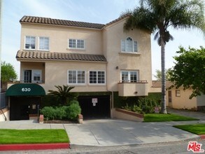 630 E Cypress Ave in Burbank, CA - Foto de edificio - Building Photo