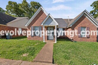 5806 Ashridge Pl in Memphis, TN - Building Photo - Building Photo