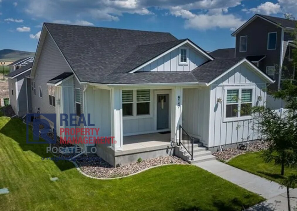 6147 Beacon Ln in Chubbuck, ID - Building Photo